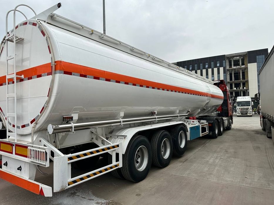 Бензавоз прицеп сотилади