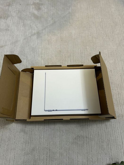 Macbook 2025 M4 256GB