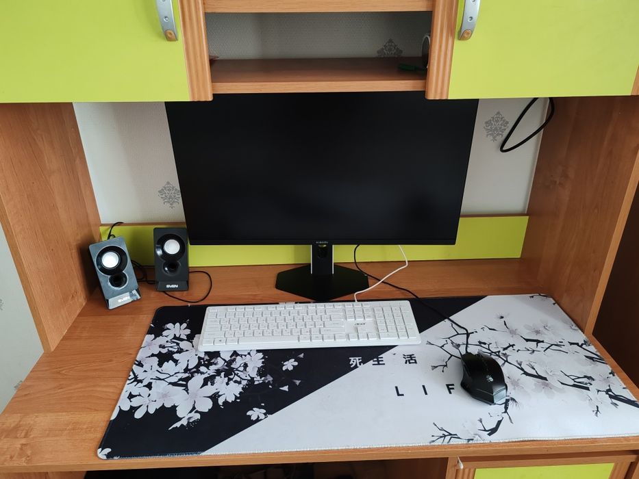 Продам детскую стенку (стол с полками)