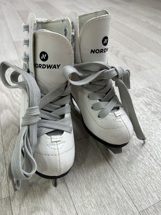 Продаю детские коньки