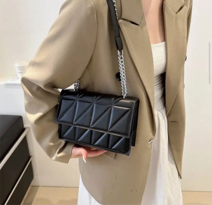 Черна дамска чанта