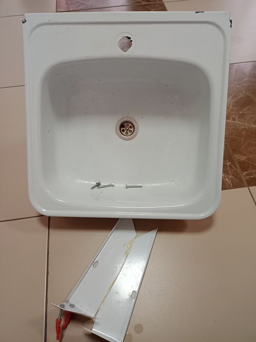 Продам раковину железный  б/у.