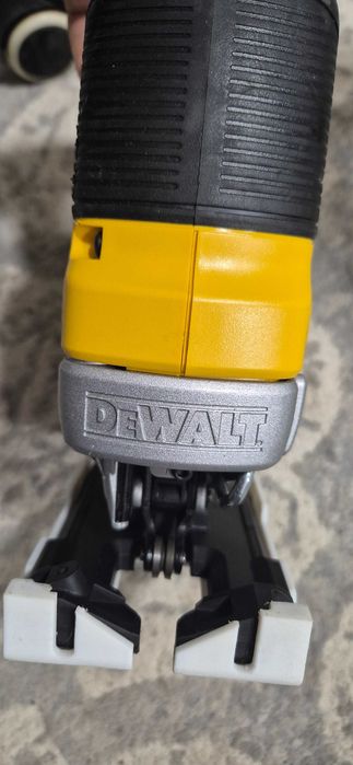 Лобзик Dewalt DCS334