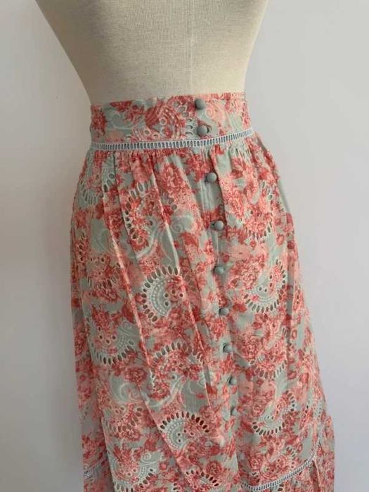 Fustă lungă, Guess;