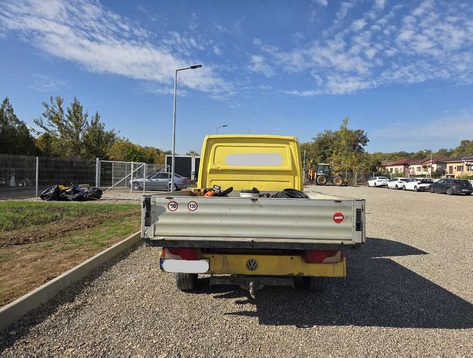 Volkswagen Crafter DOKA, an 2007, varianta cu cabină dublă și benă în spate, nebasculabilă.
