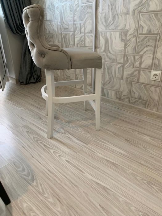 Продаются два барных кресла высокого типа