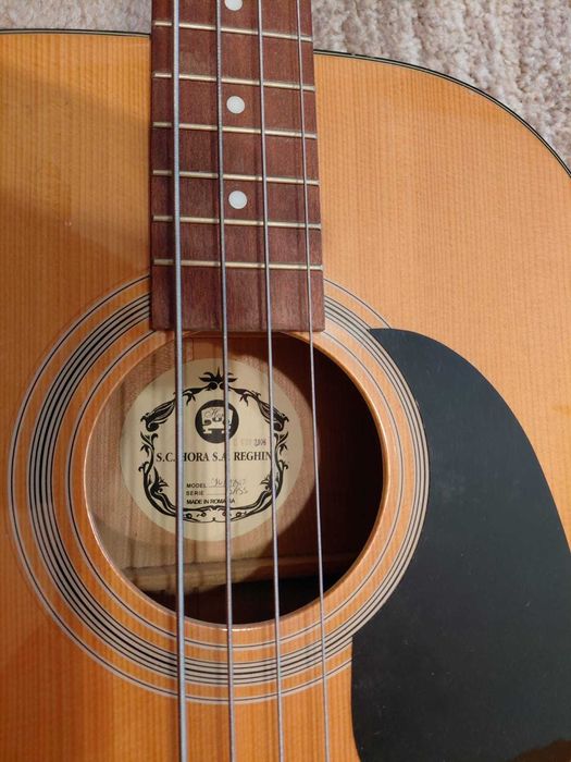Chitara Bass Acustica Hora,stare impecabila(cu husa de tansport)- fabricata pentru export.