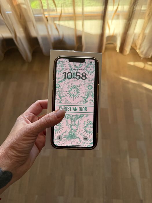 iPhone 13 Червен