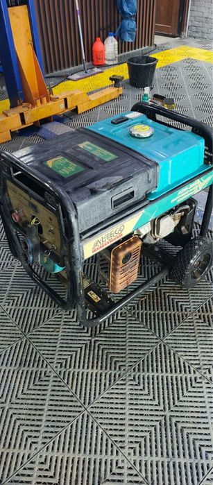 Генератор ALTECO 5.5 кв, 200А. бензин