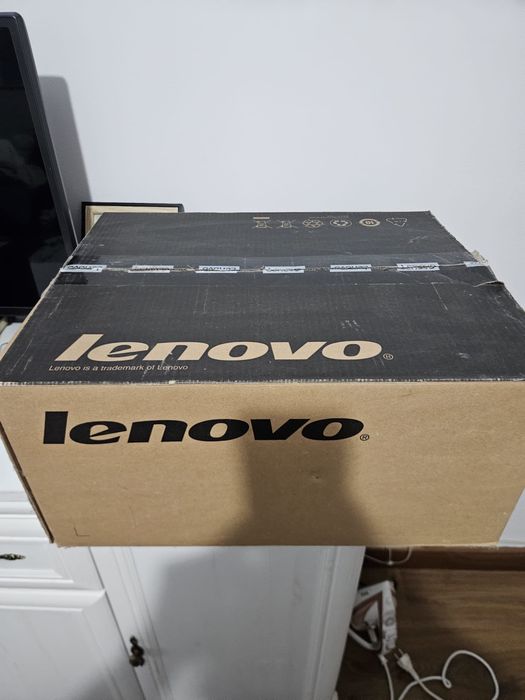 Vând PC Lenovo nou.