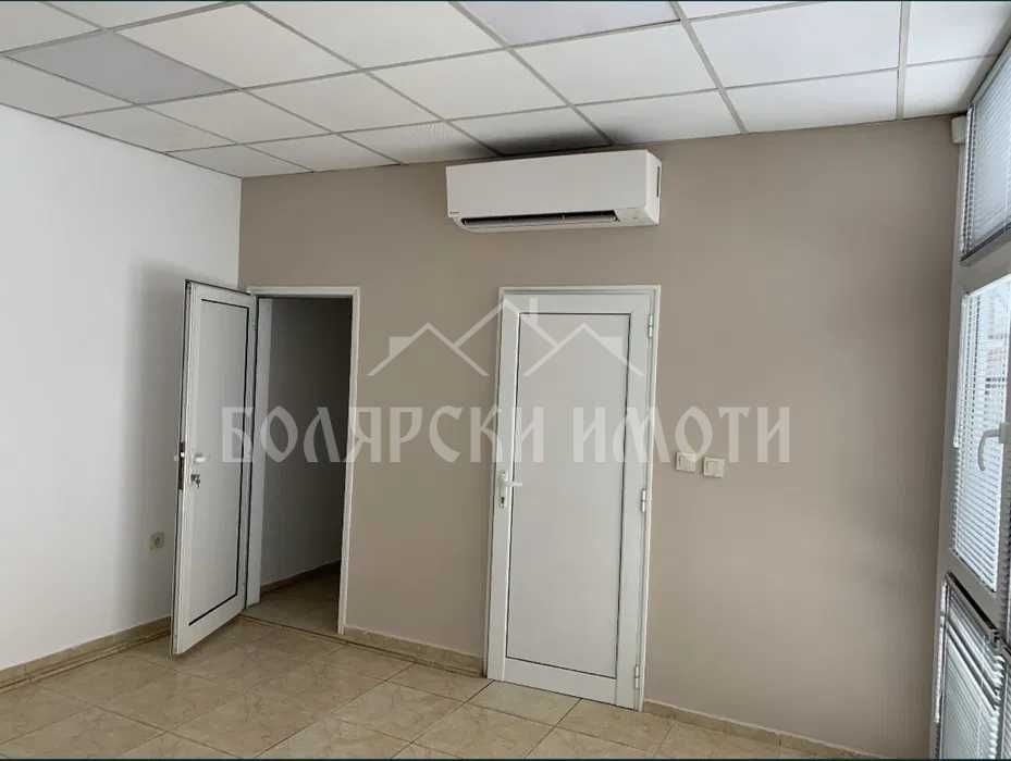 Дава се под наем Магазин в Велико Търново, Център - 52 кв.м за 218 € - Снимка #1