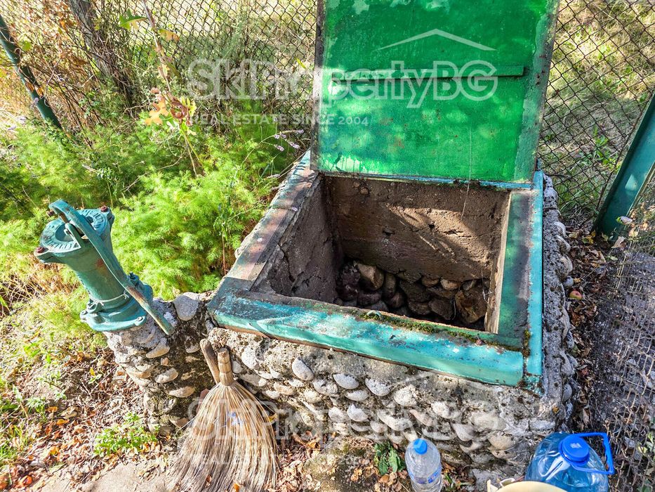 Две къщи с голяма градина в село Райово!