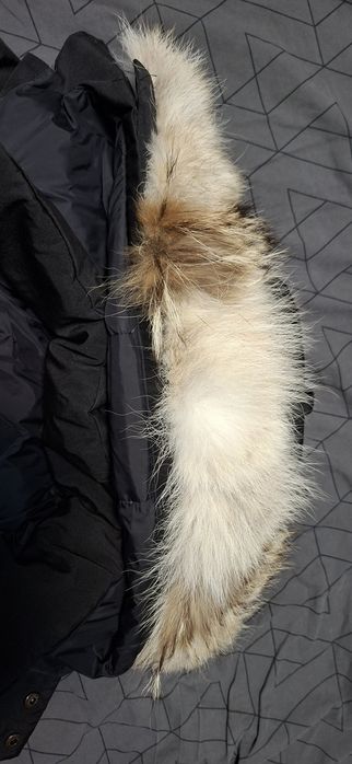Продавам оригинално мъжко зимно яке Canada Goose