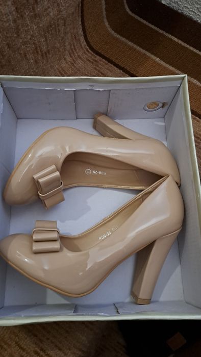 Нови обувки на ток ,елегантни