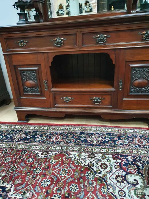 Салонен бюфет масив.