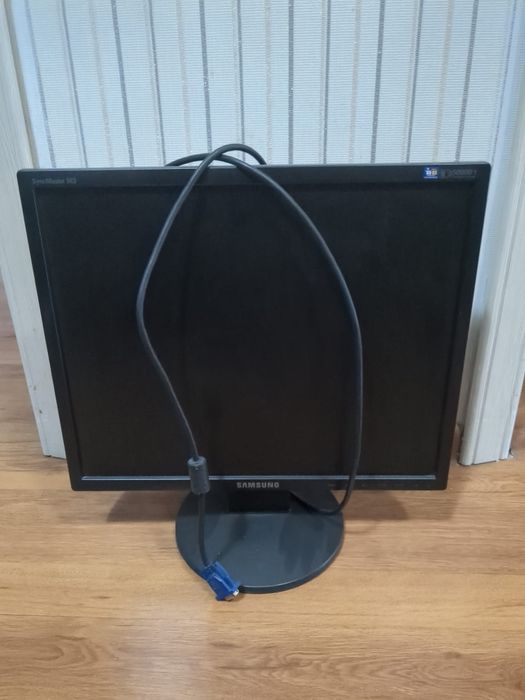 Монитор Samsung Syncmaster 943N