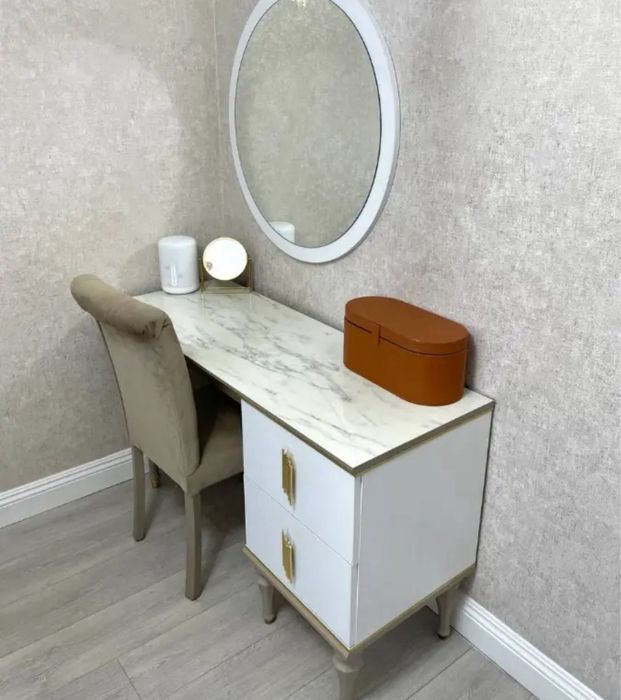 Продам туалетный стол шикарный