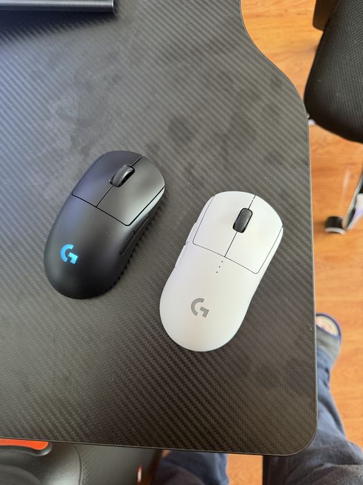 Mouse Gaming Logitech Pro 2 lightspeed negru si alb