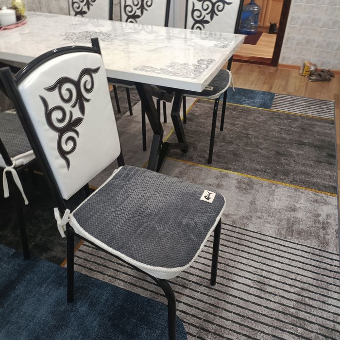 Продам стол и стулья