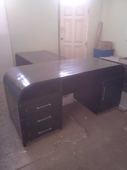 Стол для офиса из дерева