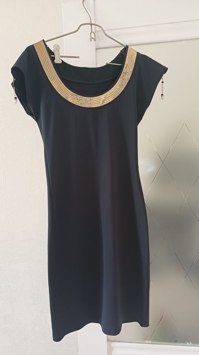 Продам платья женские