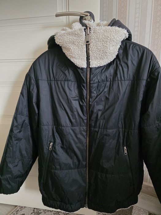 Продам молодежную куртку Massimo Dutti