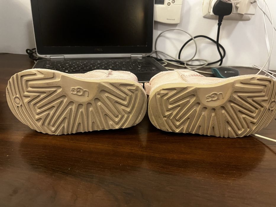 UGG fetite marimea 27,5