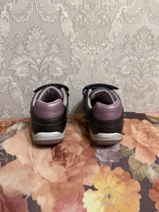 Кожаные кроссовки для девочки