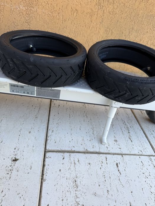 Xiaomi Mi Electric Scooter M365 – Stare foarte bună + 2 anvelope noi