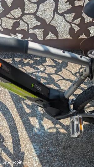 Bicicleta electrica vtt plus oraș  e520 Rockrider din Franta