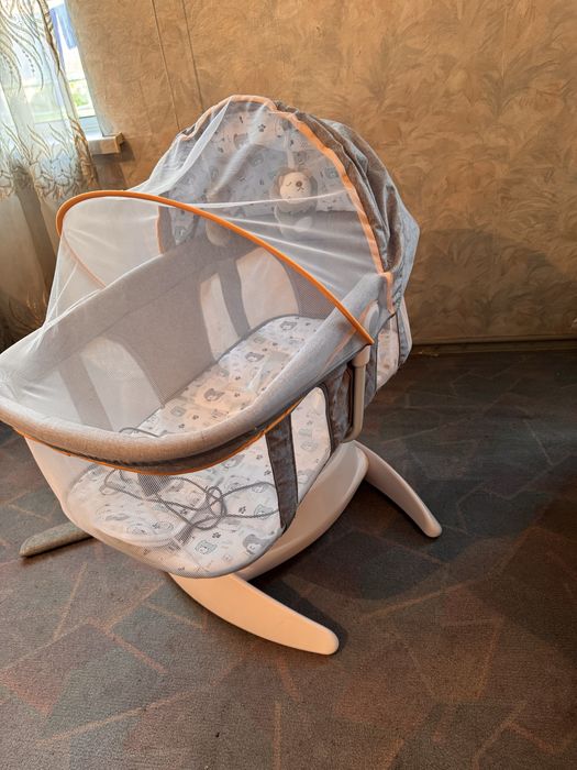 Детская кроватка с автоматическим укачиванием