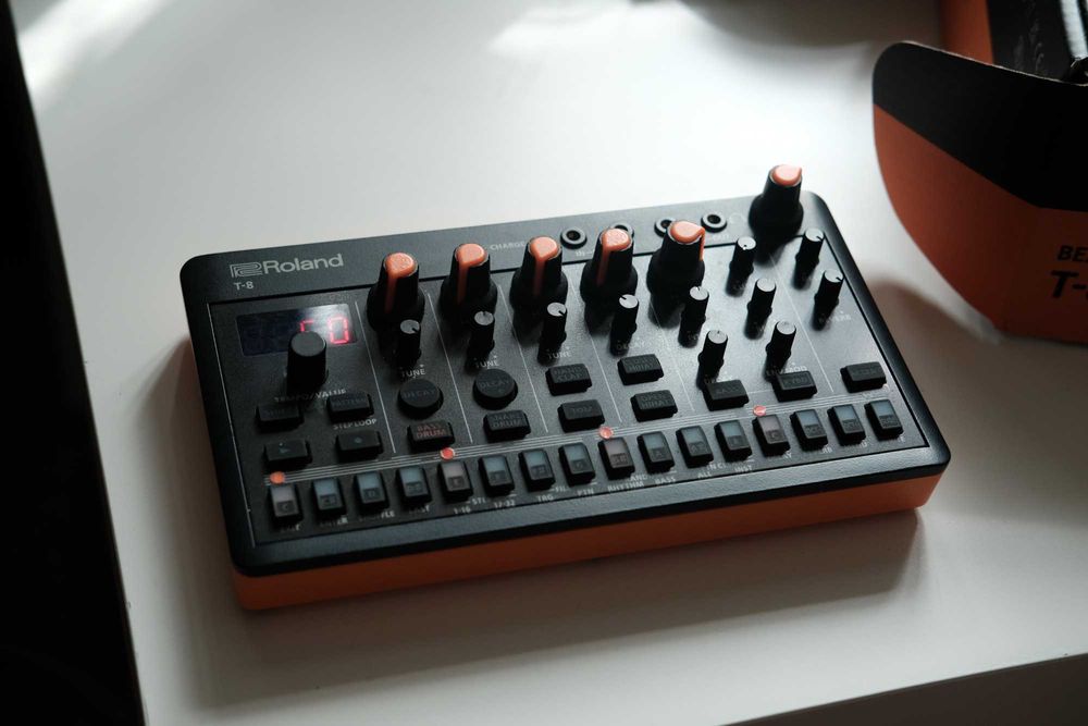 Roland t-8 Драм машина/Синтезатор