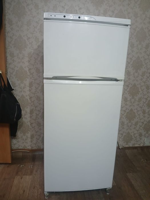 Холодильник белый