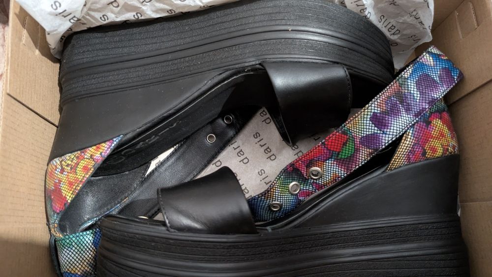 Нови сандали на платформа Daris