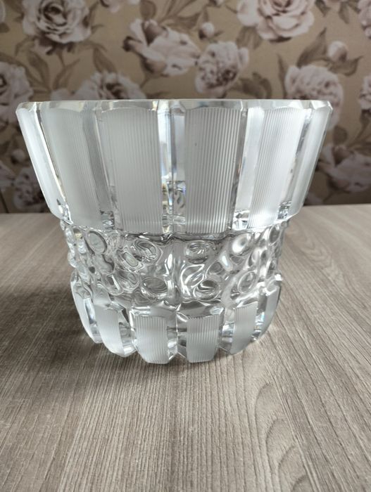 Продам хрустальные вазы