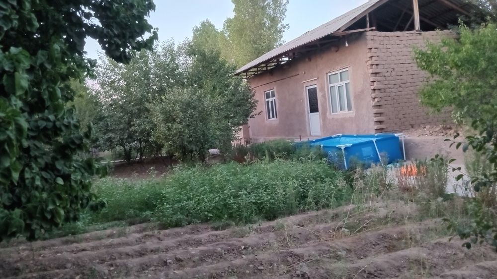 Hovli sotiladi hamma sharoit bor