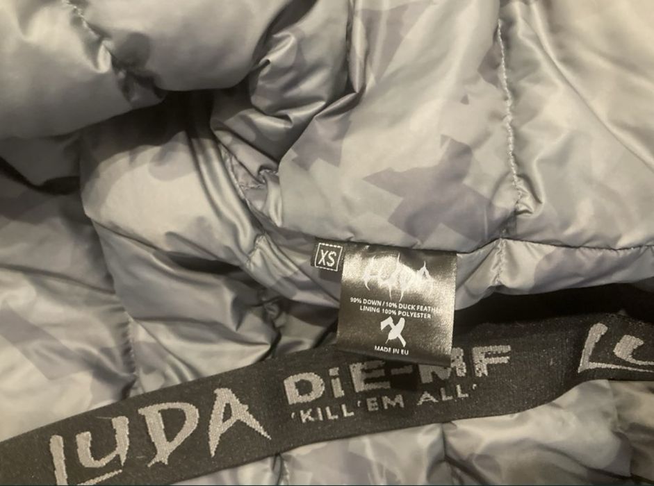Рядко бомбър яке с качулка на LUDA