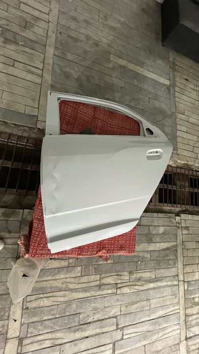 Продам дверь на Кобальт оригинал.