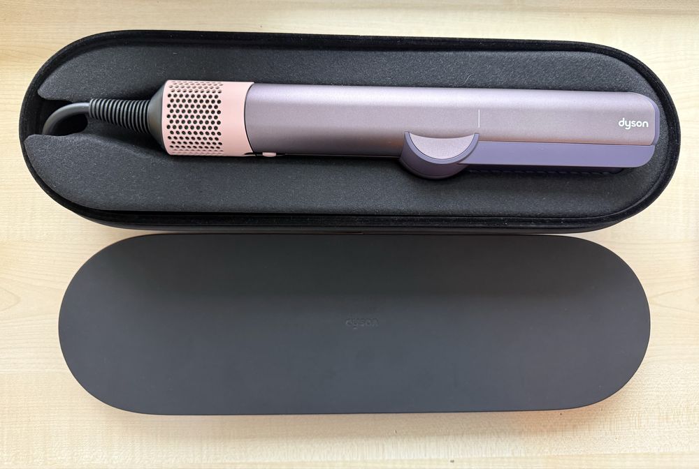 Dyson Airstrait