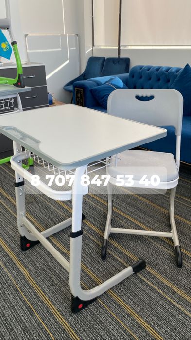 Парта.  школьная