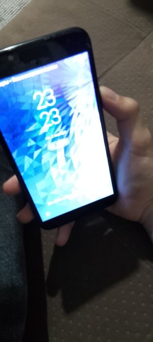 Телефон galaxy j4