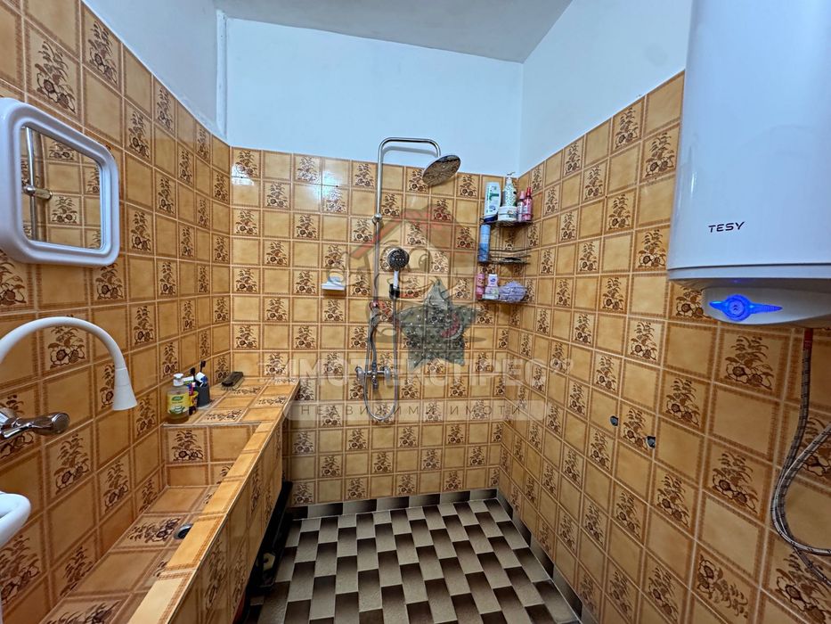 Апартамент 121кв.м, обзаведен, с гараж, таван и изба, до Центъра