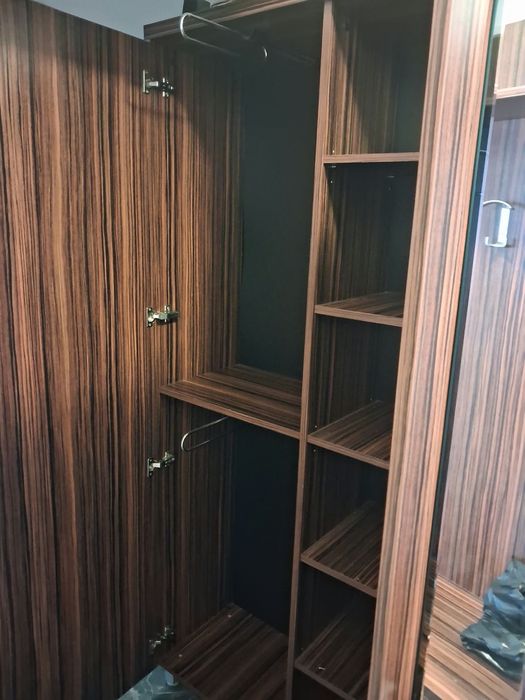 Dulap cu doua usi si oglinda pentru hol