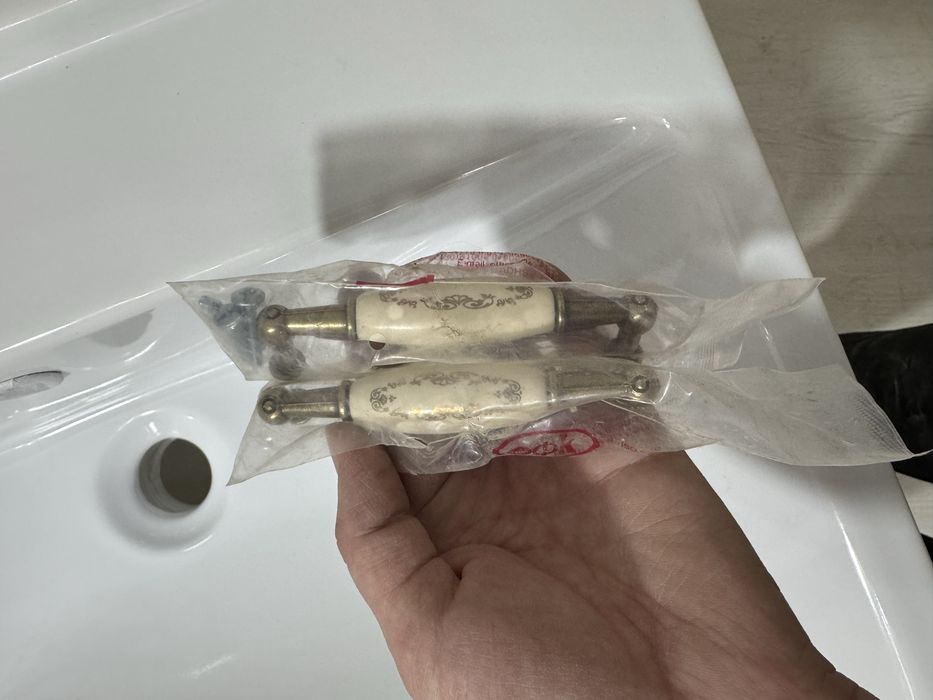 Раквина с тумбой