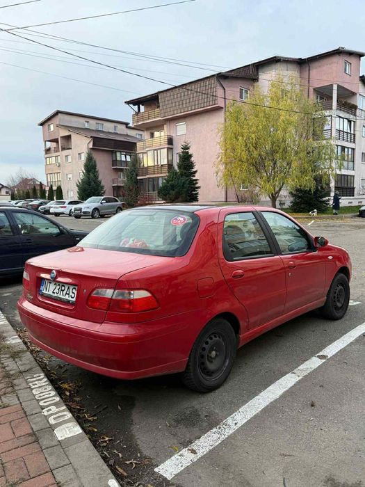 Fiat Albea Rosu