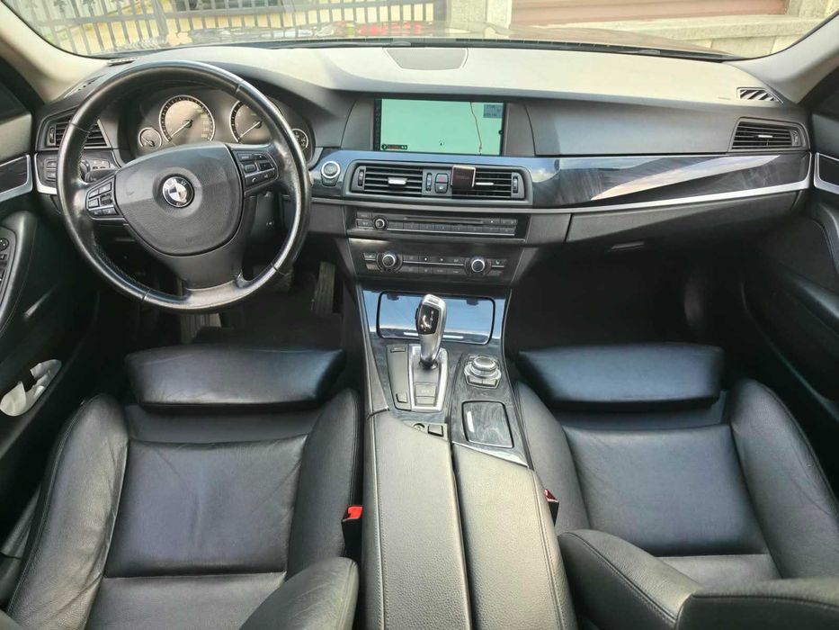 Vand/Schimb Bmw Seria 5 f10 , 2011 , trapa , head up, distronic , stare impecabila , car vertical verde.