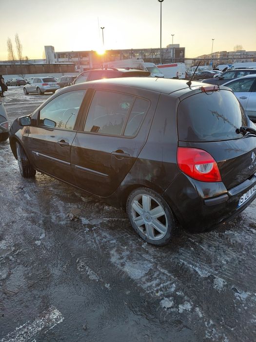 Vând Renault clio an fabricație 2007 motor 1.5 diesel detalii la tel