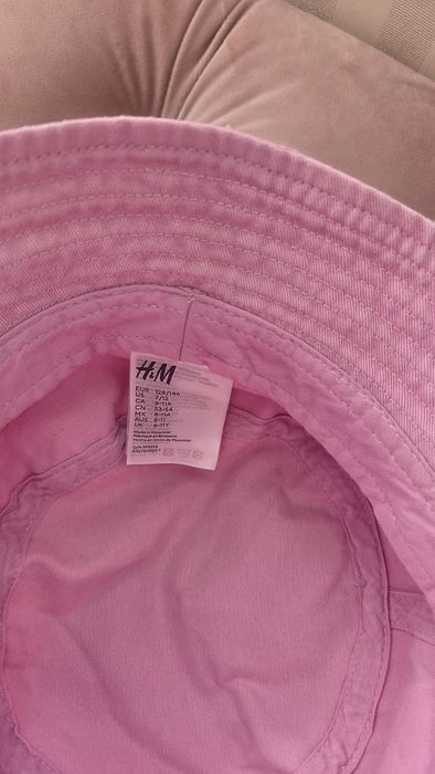 Sepci(2 buc) pentru fete H&M si RESERVED