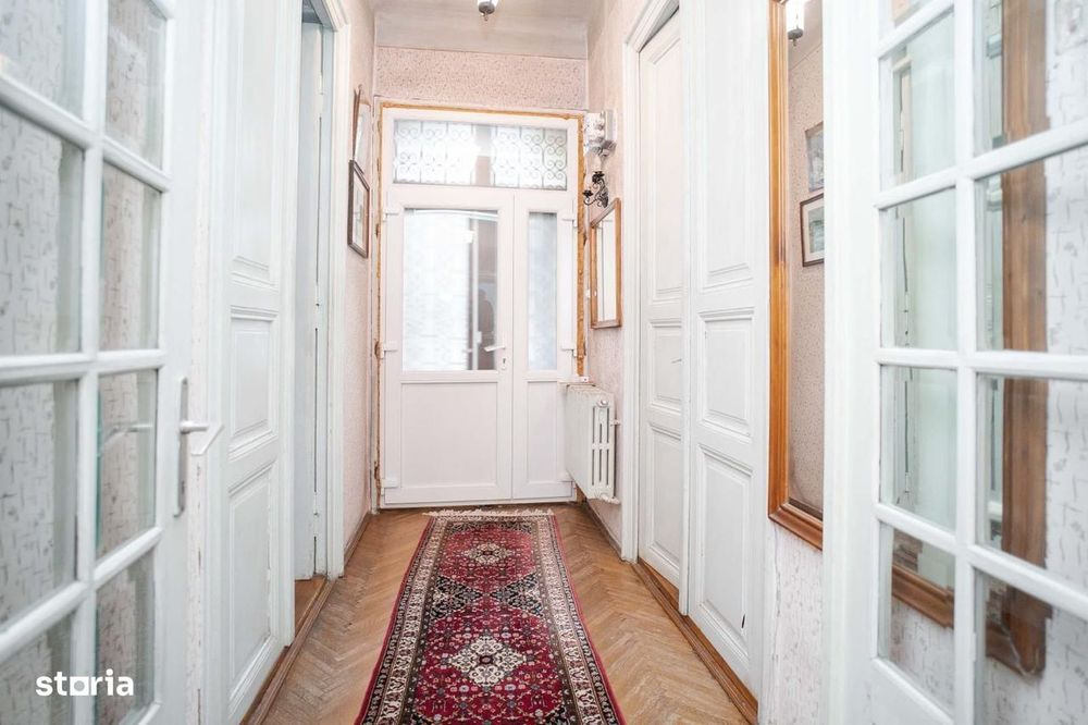 Casa cu 4 camere in zona Centru - Piata Unirii