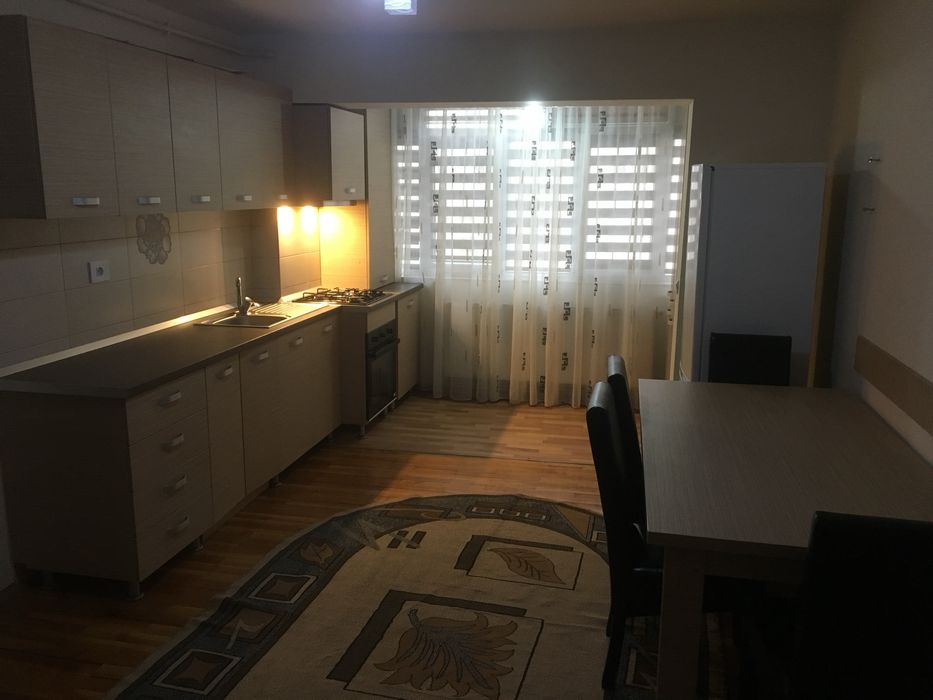 Vand apartament  3 cam.(modificat4 cam) decomandat , 2 bai, zona Balta.
